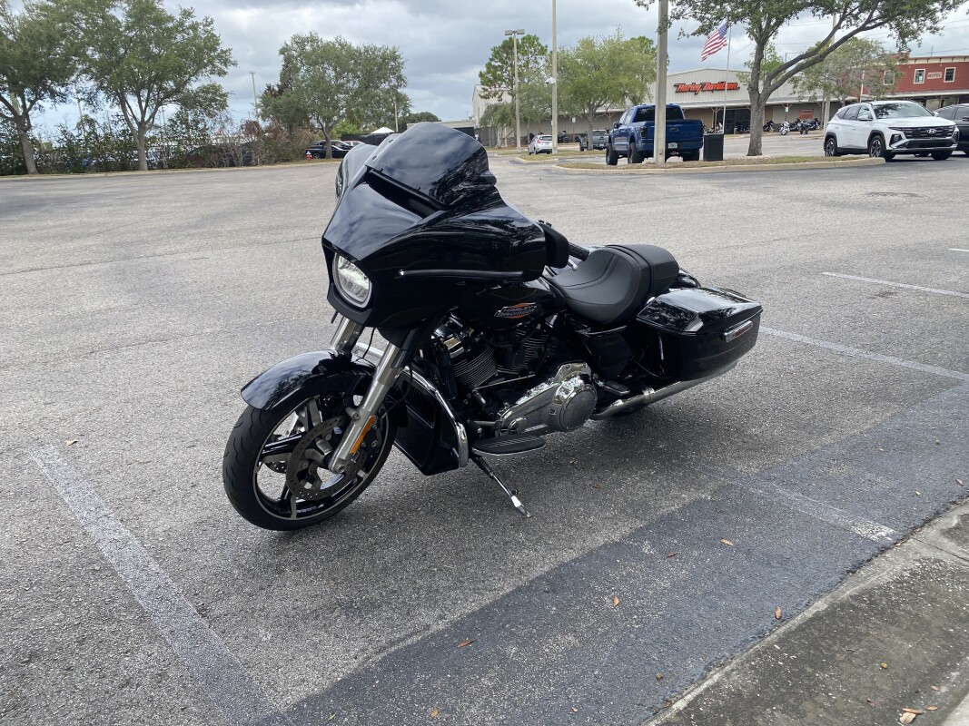 2024 Harley-Davidson Street Glide - Photo 4