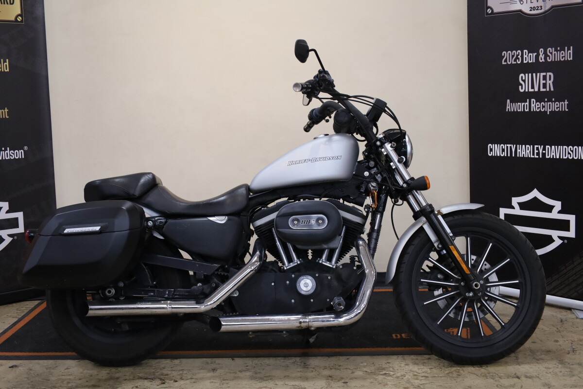 2020 Harley-Davidson® Iron 883™ Scorched Orange/Silver Flux