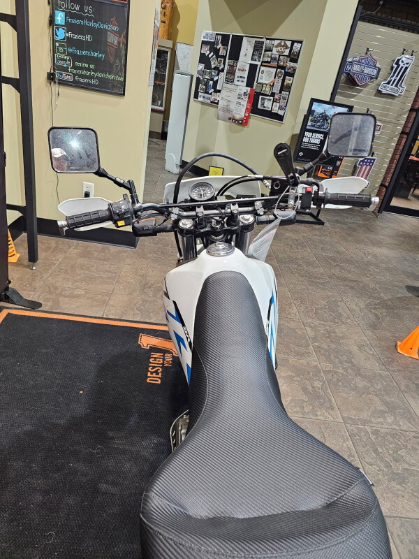 2023 Suzuki DR650S Solid Special White No. 2 - Photo 5