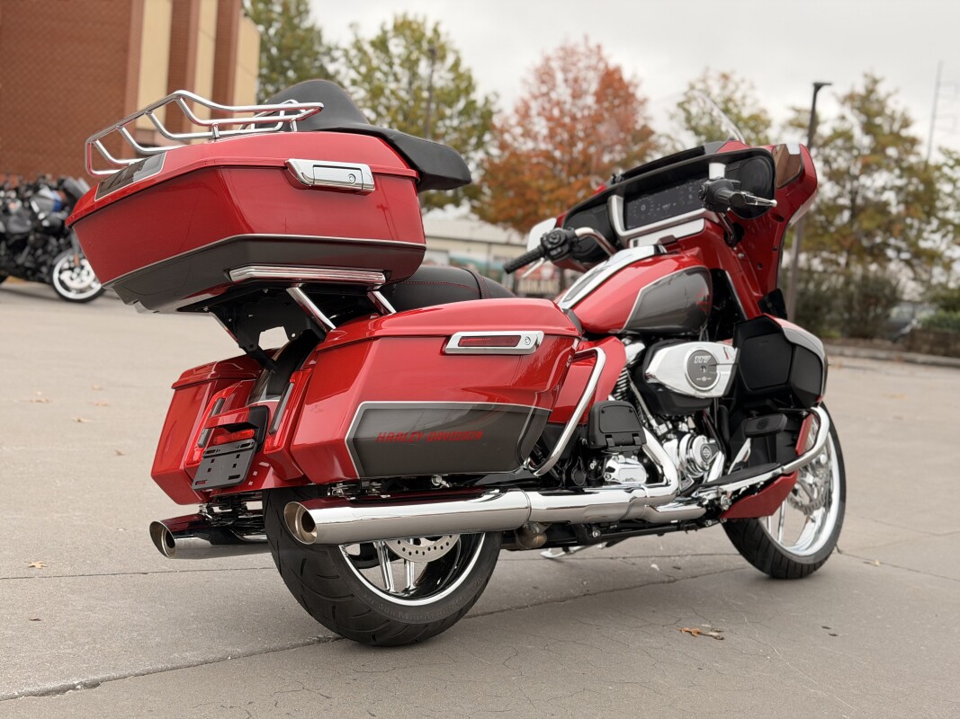 2025 Harley-Davidson Street Glide Ultra FLHXU Custom 1OF1 Painted locally - Photo 3