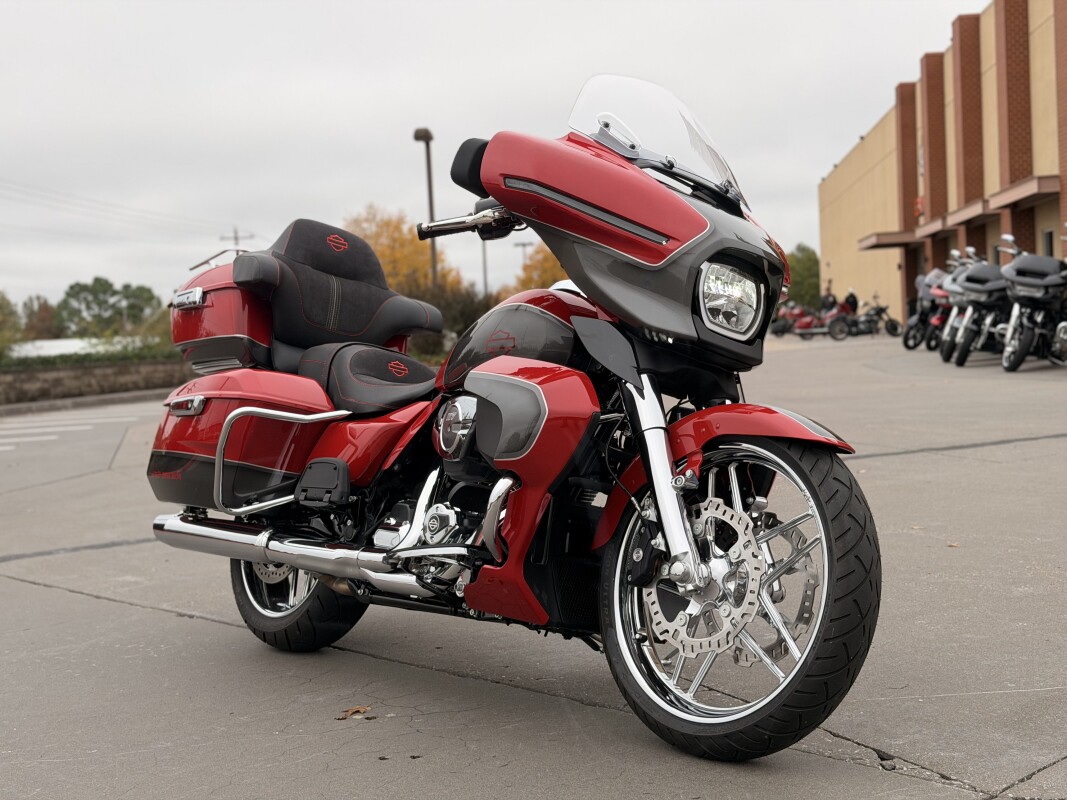 2025 Harley-Davidson Street Glide Ultra FLHXU Custom 1OF1 Painted locally - Photo 2
