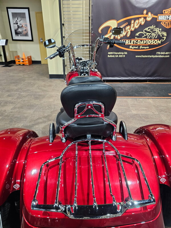2018 Harley-Davidson Freewheeler Wicked Red - Photo 4