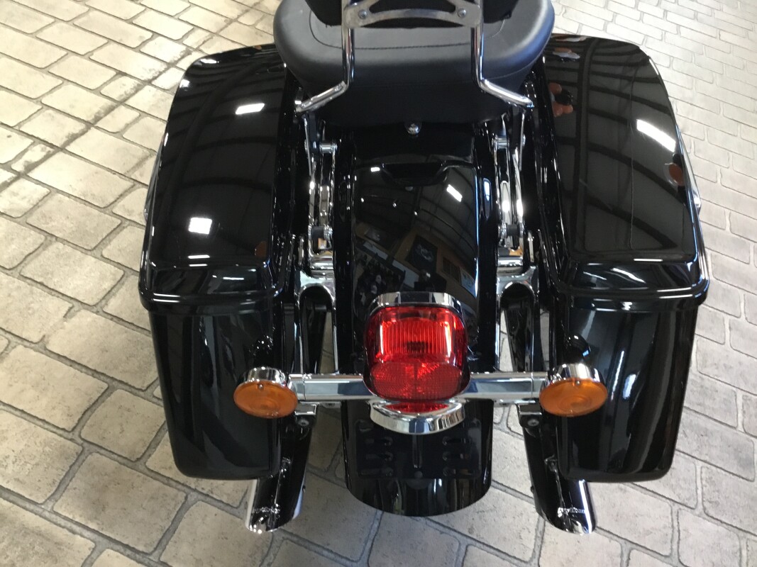 2016 Harley-Davidson Road King Vivid Black - Photo 4