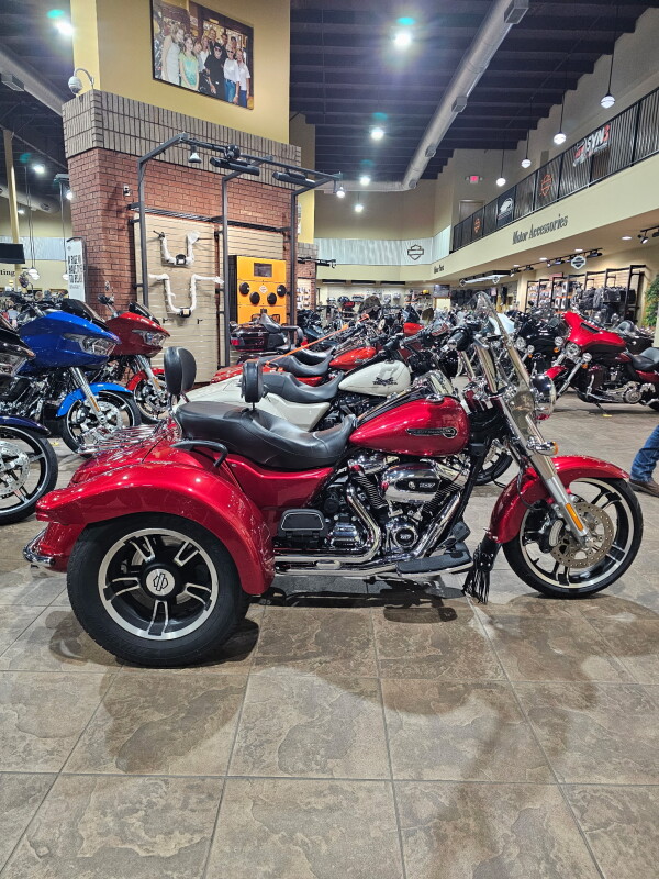 2018 Harley-Davidson Freewheeler Wicked Red