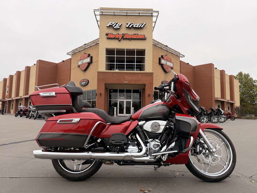 2025 Harley-Davidson Street Glide Ultra FLHXU Custom 1OF1 Painted locally