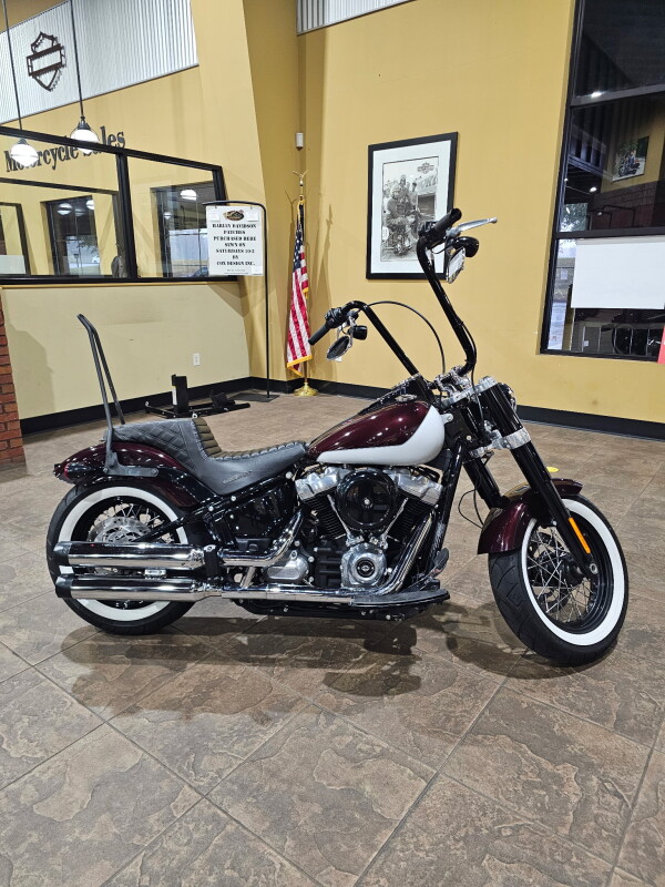 2021 Harley-Davidson Softail Slim Midnight Crimson & Stone Washed White Pearl