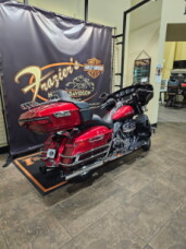 2018 Harley-Davidson® Ultra Limited WKDRED/TWTDCHRY W/PINSTRIPE thumb 2