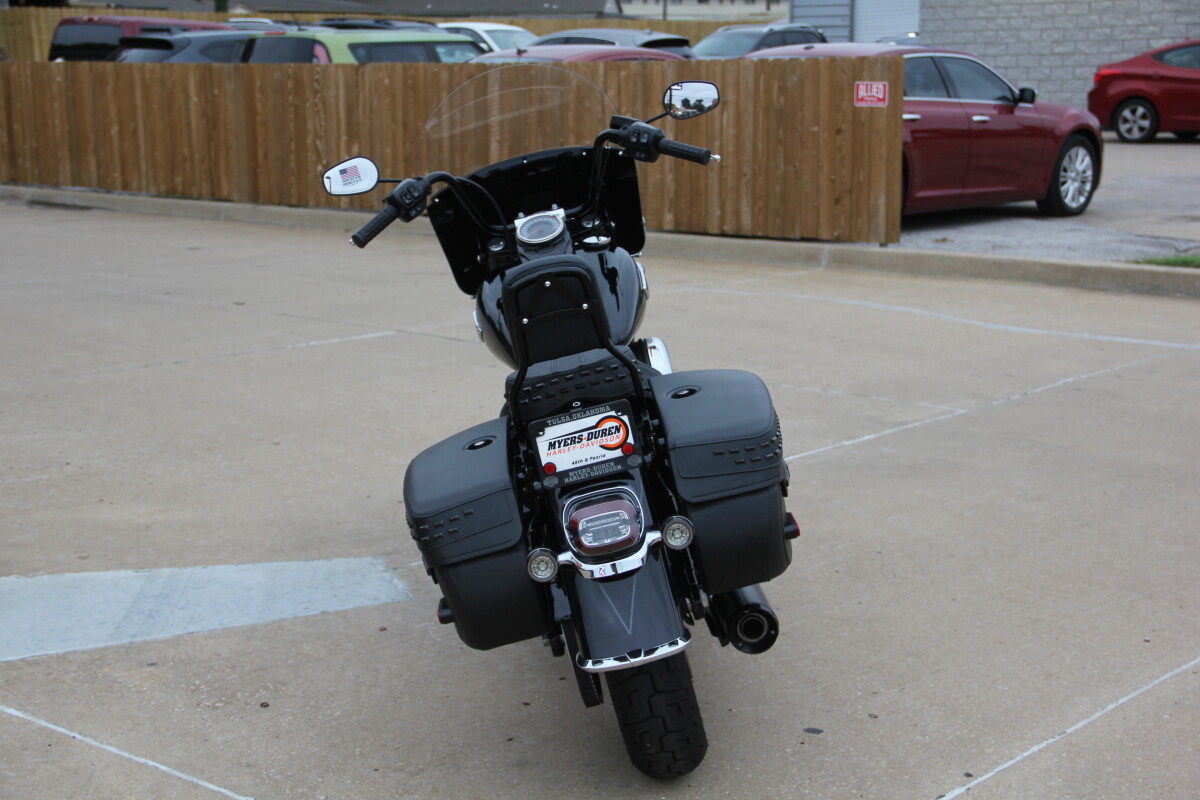 2025 Harley-Davidson Heritage Classic Vivid Black w/Cast Wheels - Photo 9