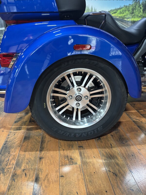 2024 Harley-Davidson Tri Glide Ultra BLUE BURST W/ PINSTRIPE - Photo 5