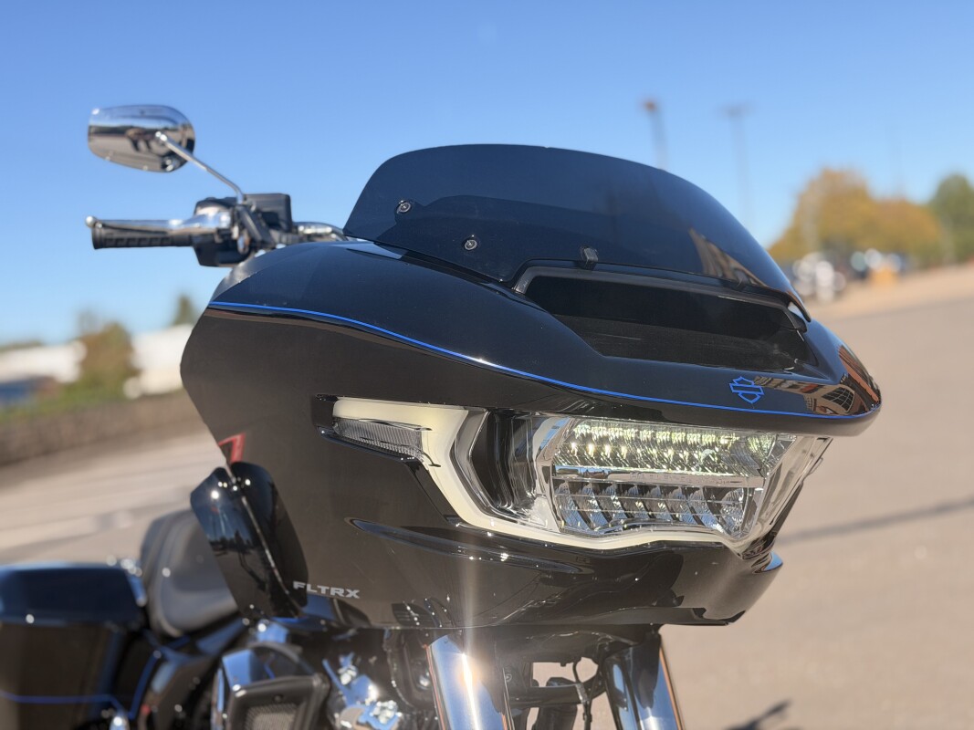 2025 Harley-Davidson Road Glide Vivid Black w/ El Roy Pinstriping - Photo 8