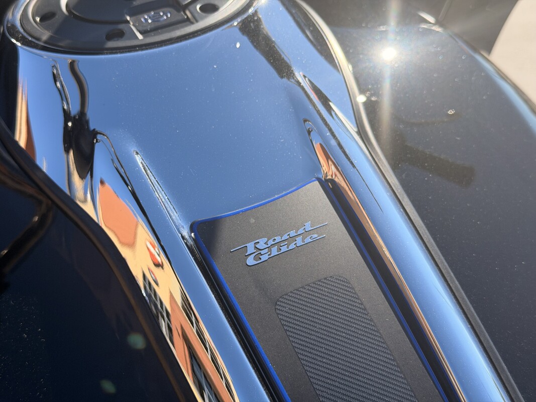 2025 Harley-Davidson Road Glide Vivid Black w/ El Roy Pinstriping - Photo 6
