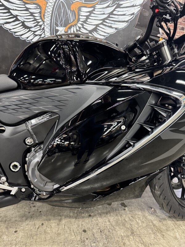 2023 Suzuki Hayabusa GSX1300R - Photo 2