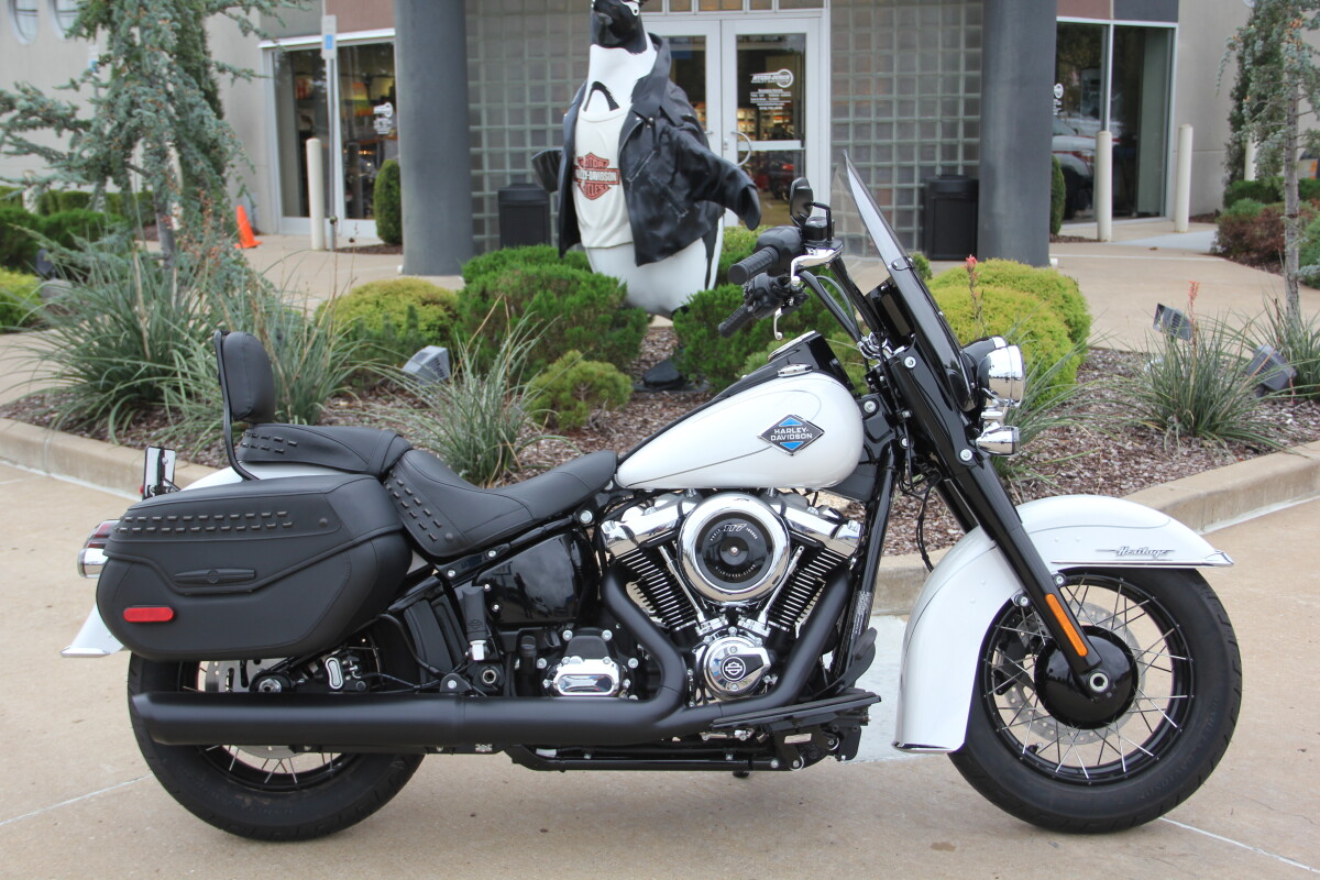 2025 Harley-Davidson Heritage Classic White Onyx w/Laced Wheels - Photo 2