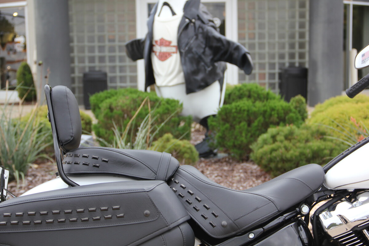 2025 Harley-Davidson Heritage Classic White Onyx w/Laced Wheels - Photo 10