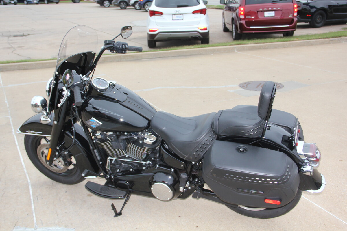 2025 Harley-Davidson Heritage Classic Vivid Black w/Cast Wheels - Photo 7