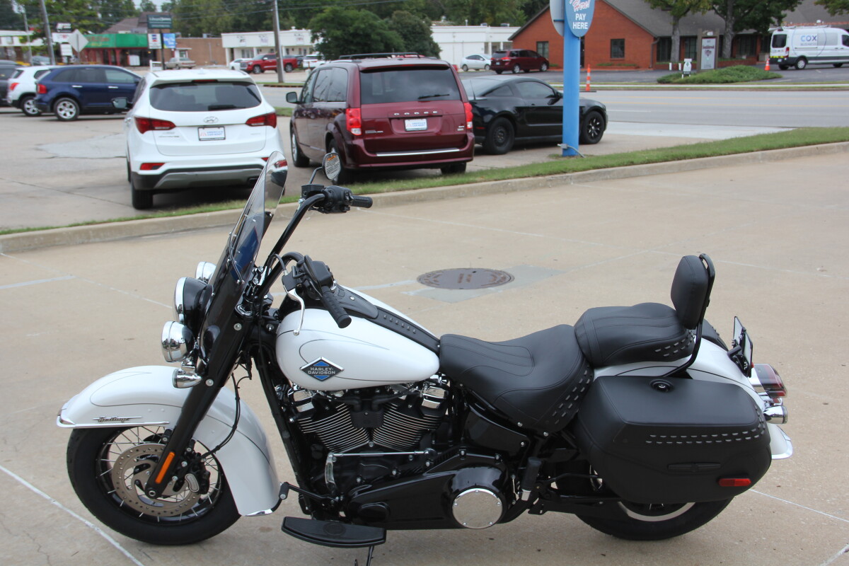 2025 Harley-Davidson Heritage Classic White Onyx w/Laced Wheels - Photo 3