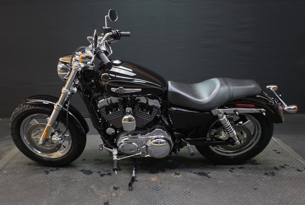 Harley-Davidson 1200 Custom 2011 XL1200C BLACK - Photo 5
