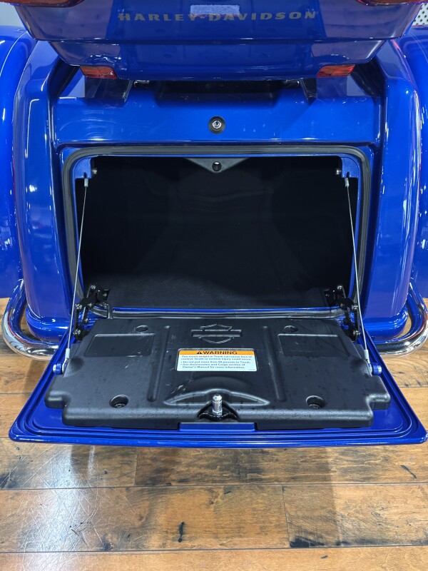 2024 Harley-Davidson Tri Glide Ultra BLUE BURST W/ PINSTRIPE - Photo 8