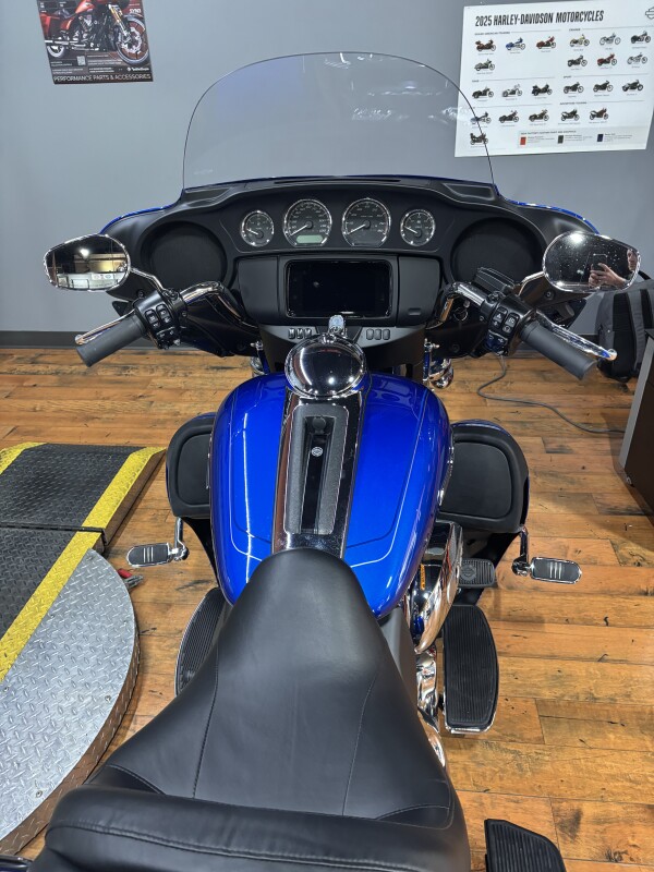 2024 Harley-Davidson Tri Glide Ultra BLUE BURST W/ PINSTRIPE - Photo 9