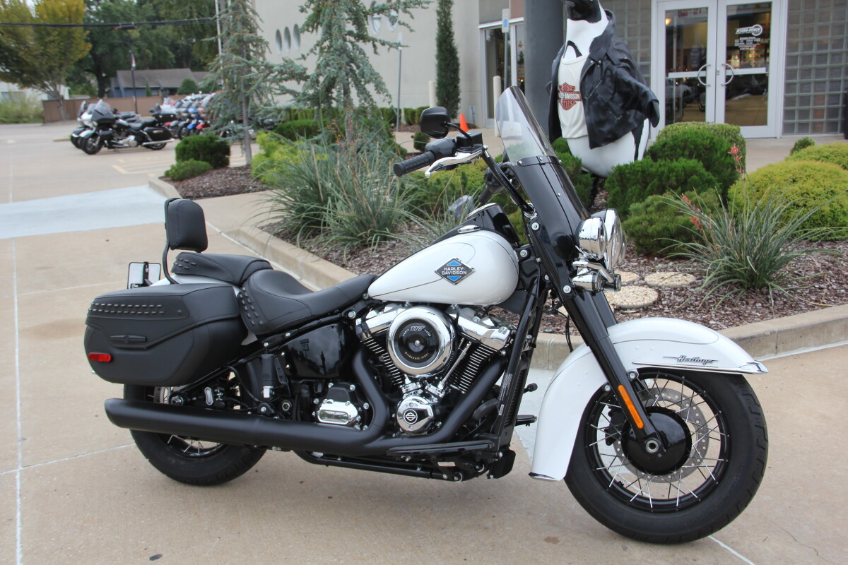2025 Harley-Davidson Heritage Classic White Onyx w/Laced Wheels - Photo 4