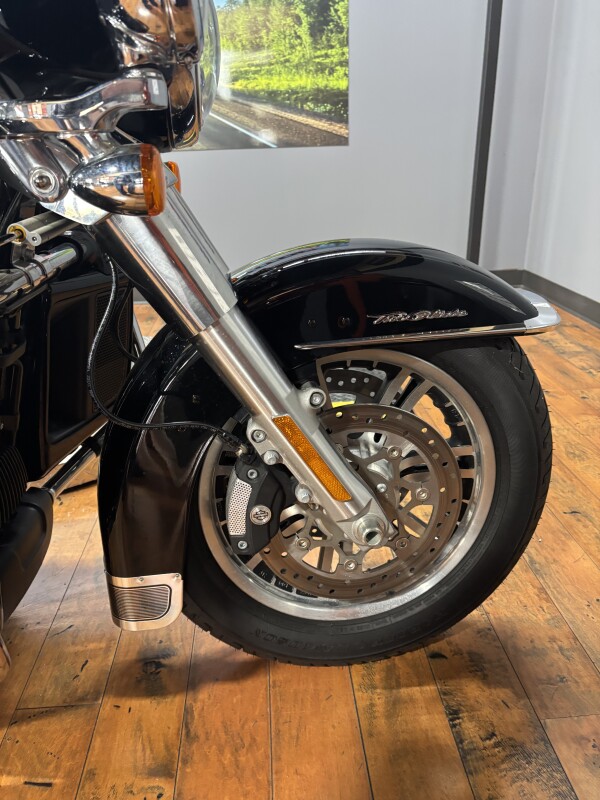 2022 Harley-Davidson Tri Glide Ultra BLACK W/ PINSTRIPE - Photo 3