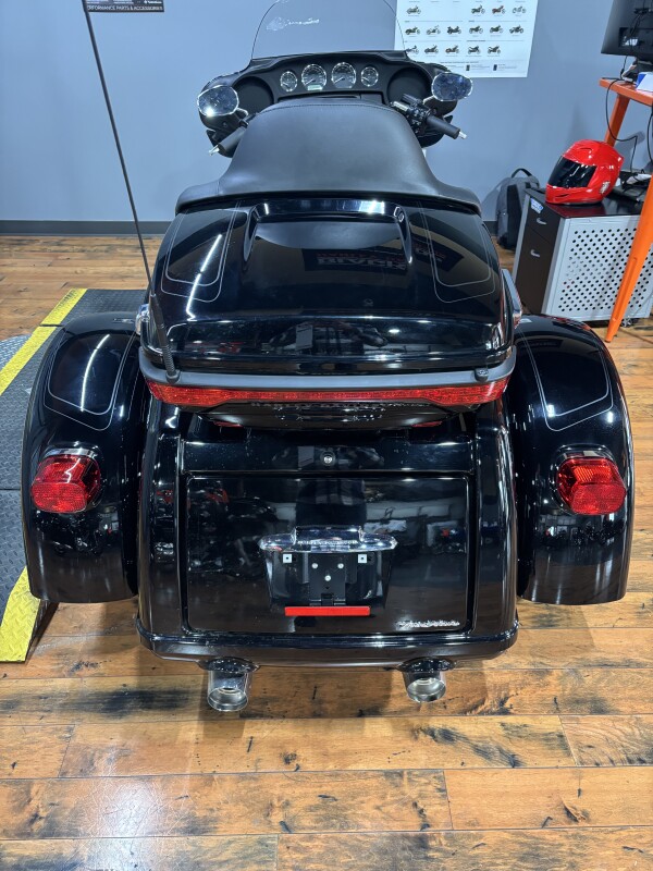 2022 Harley-Davidson Tri Glide Ultra BLACK W/ PINSTRIPE - Photo 8