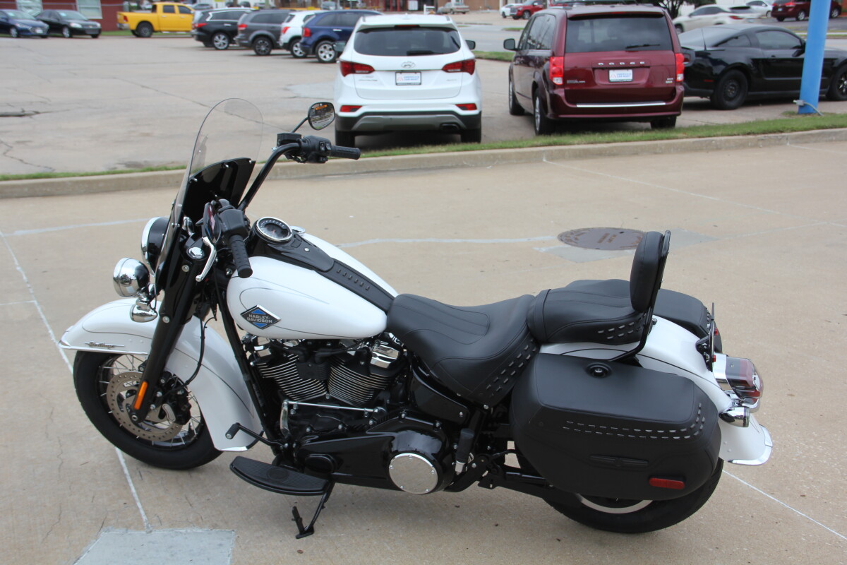 2025 Harley-Davidson Heritage Classic White Onyx w/Laced Wheels - Photo 7