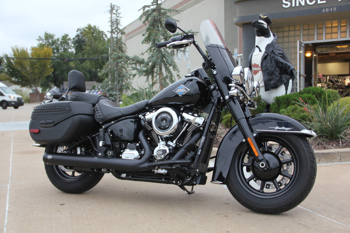 2025 Harley-Davidson Heritage Classic Vivid Black w/Cast Wheels - Photo 4
