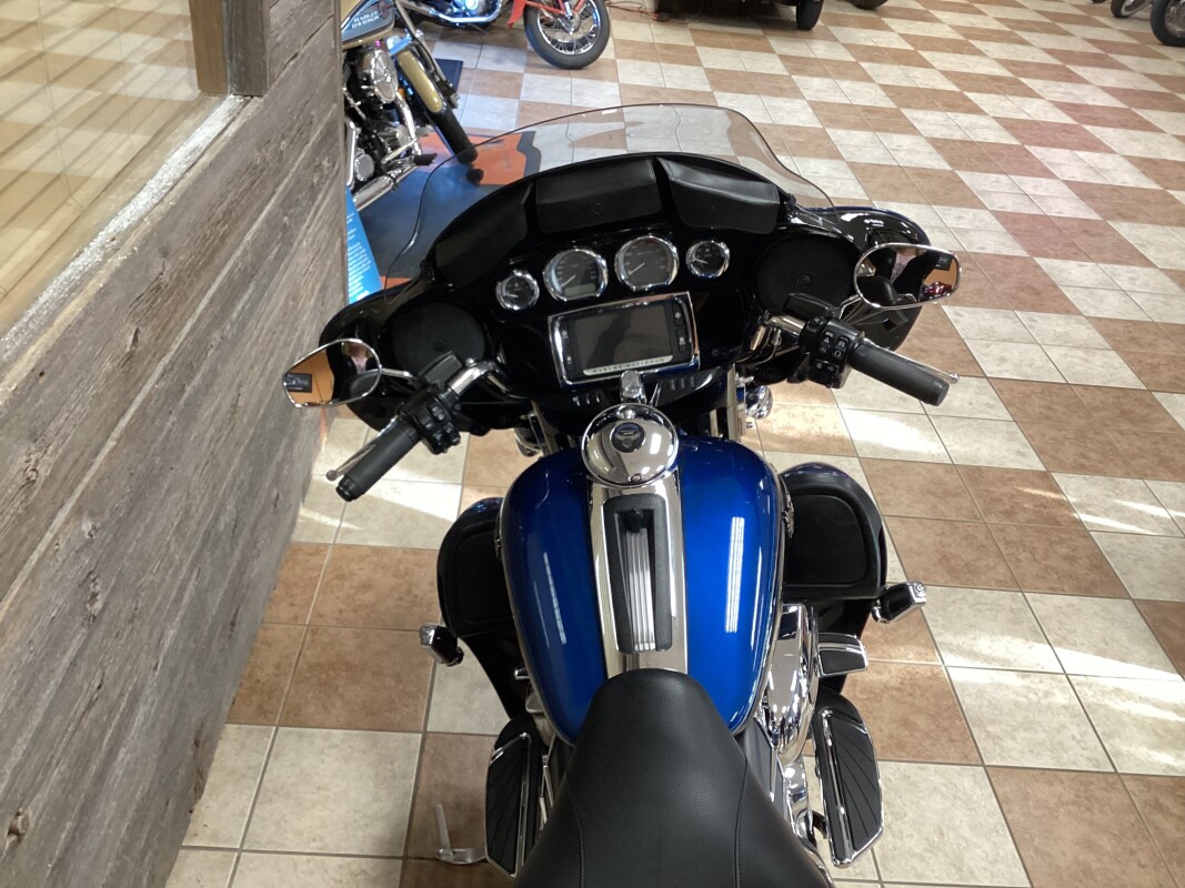2018 Harley-Davidson Ultra Limited Legend Blue/Vivid Black - Photo 4