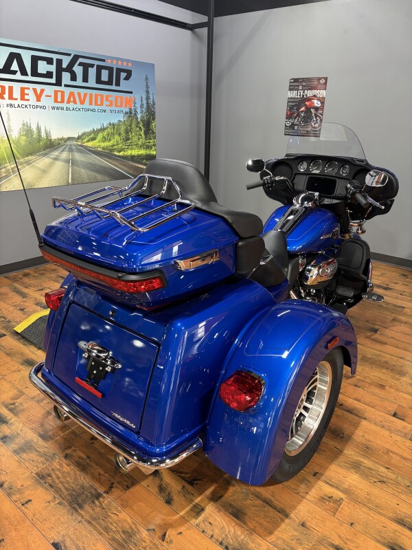 2024 Harley-Davidson Tri Glide Ultra BLUE BURST W/ PINSTRIPE - Photo 6