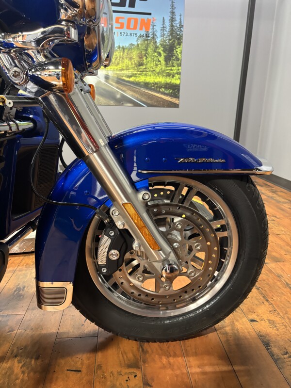 2024 Harley-Davidson Tri Glide Ultra BLUE BURST W/ PINSTRIPE - Photo 3