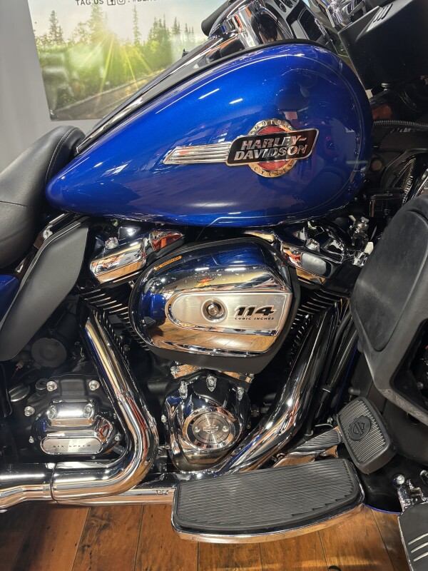 2024 Harley-Davidson Tri Glide Ultra BLUE BURST W/ PINSTRIPE - Photo 2