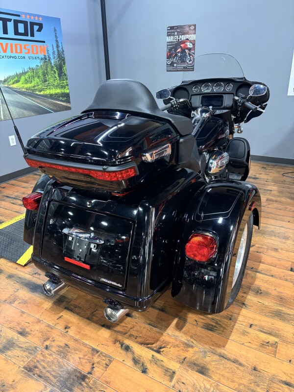 2022 Harley-Davidson Tri Glide Ultra BLACK W/ PINSTRIPE - Photo 7