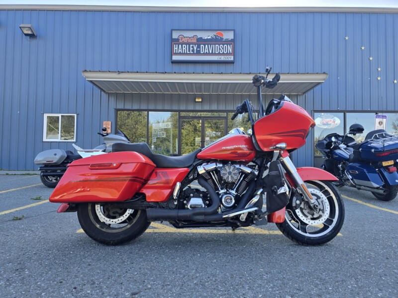 2017 Harley-Davidson® Road Glide® Custom Color 