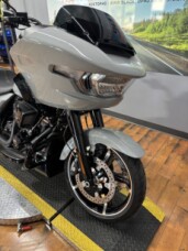 2025 Harley-Davidson® Road Glide™ BILLIARD GRAY thumb 1