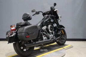 2025 Harley-Davidson® Heritage Classic FLHC thumb 1