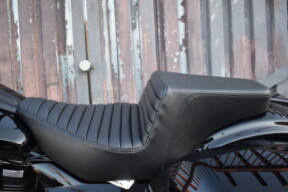 2025 Harley-Davidson® Street Glide® FLHX thumb 2