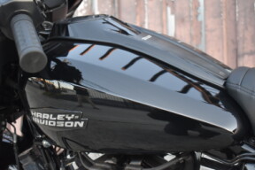 2025 Harley-Davidson® Street Glide® FLHX thumb 3