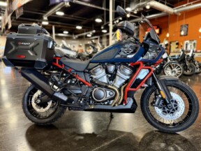 2025 Harley-Davidson® CVO™ Pan America® Carbon Blue thumb 3