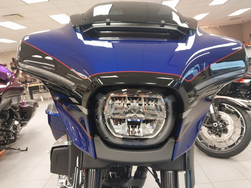 FLHXSE 2025 CVO Street Glide - Photo 9