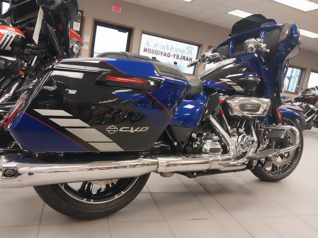FLHXSE 2025 CVO Street Glide - Photo 8