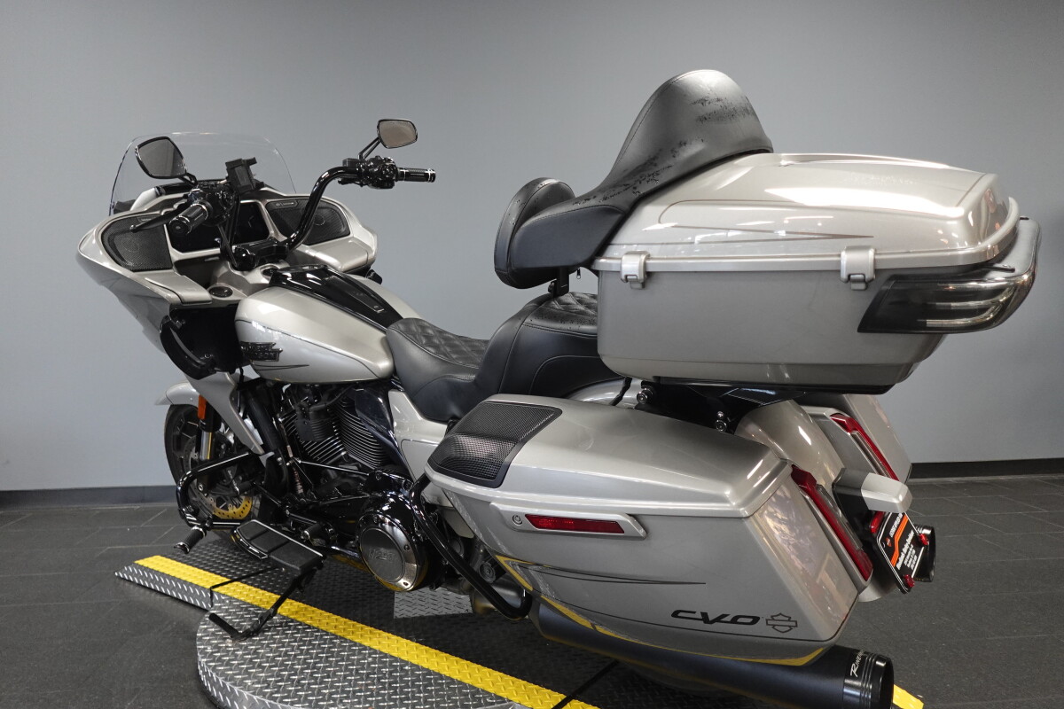2023 Harley-Davidson CVO Road Glide FLTRXSE - Photo 6