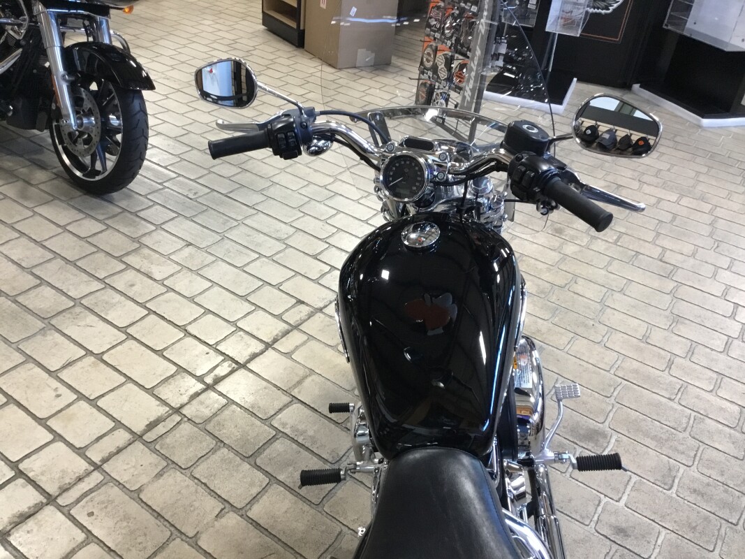 2014 Harley-Davidson 1200 Custom Vivid Black - Photo 4