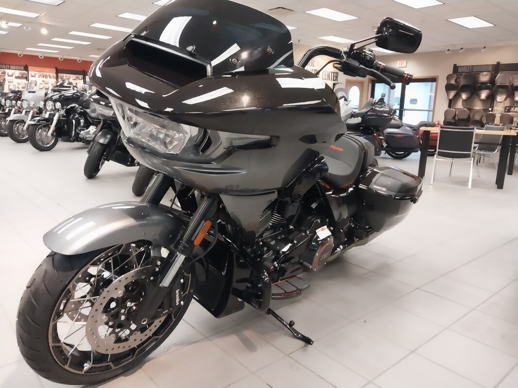 FLTRXSE 2025 CVO Road Glide - Photo 4