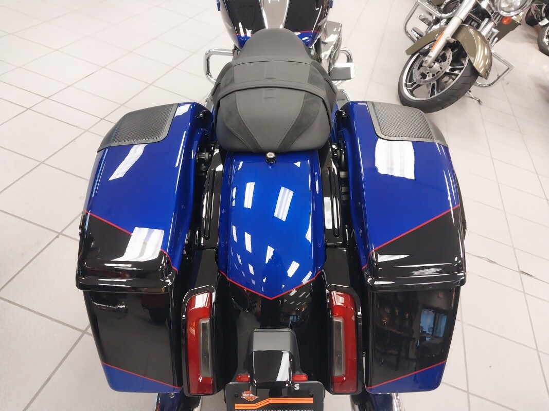FLHXSE 2025 CVO™ Street Glide™, photo 13