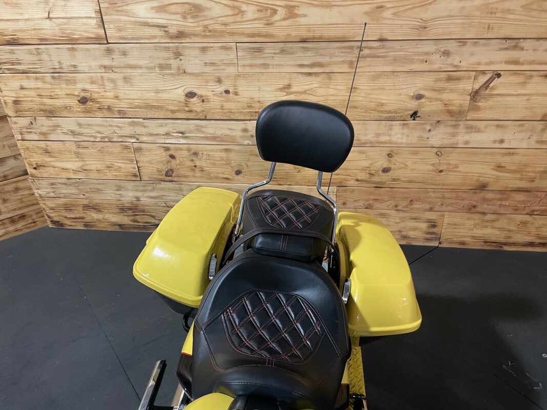 Harley-Davidson Street Glide Special 2023 FLHXS Industrial Yellow/Vivid Black - Black Finish - Photo 6