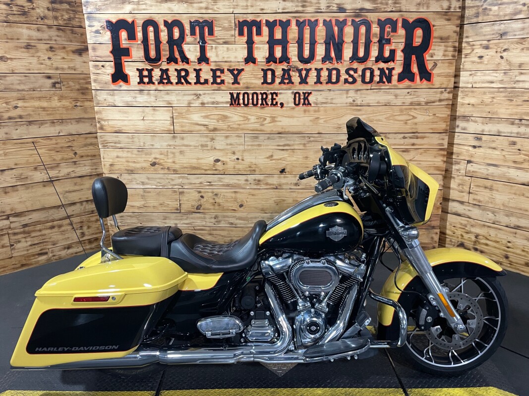 Harley-Davidson Street Glide Special 2023 FLHXS Industrial Yellow/Vivid Black - Black Finish