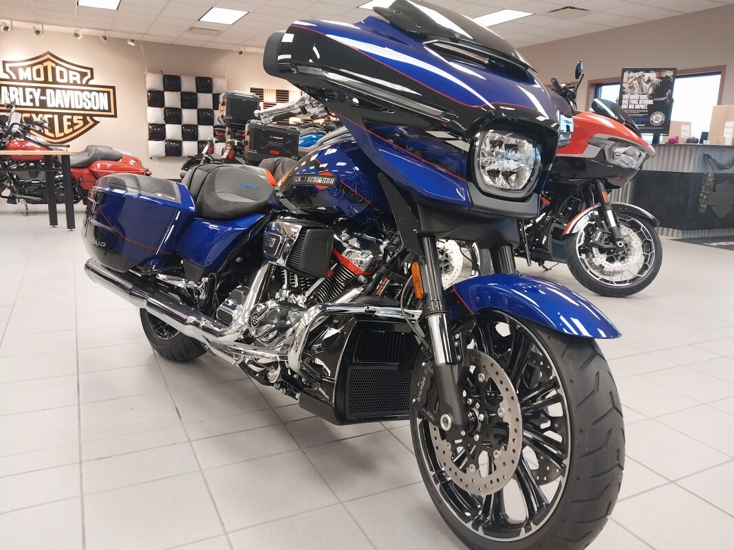 FLHXSE 2025 CVO Street Glide - Photo 2