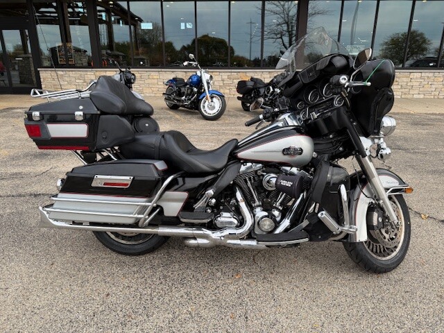 Harley-Davidson Electra Glide Ultra Classic 2010 FLHTCU BLK/SILVER - Photo 2