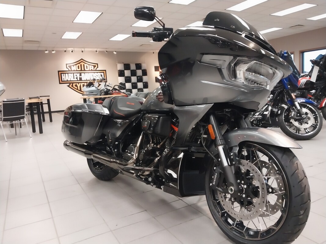 FLTRXSE 2025 CVO Road Glide - Photo 2